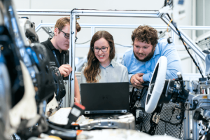 2-Edge-AI-in-Factory-Tools-and-Machinery-300x200